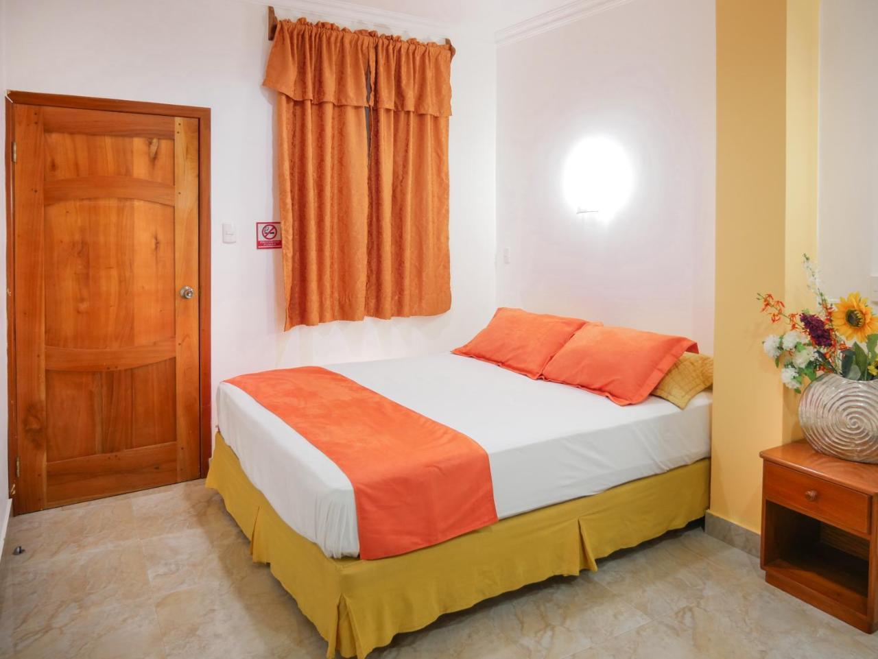 Hostal Espana Puerto Ayora  Esterno foto