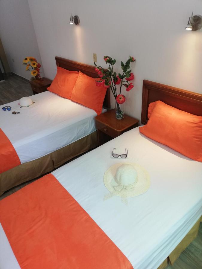 Hostal Espana Puerto Ayora  Esterno foto